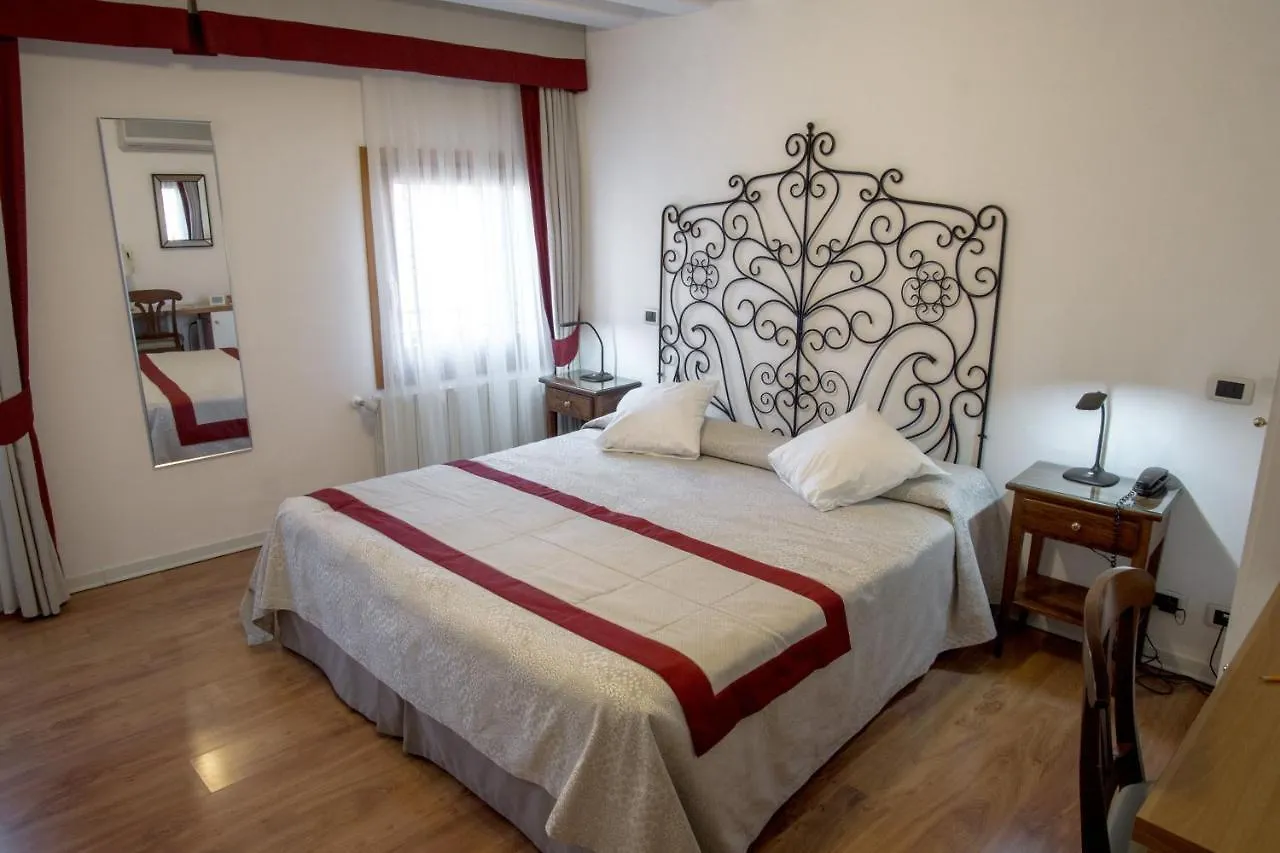 Hotel Antigo Trovatore Venezia 3*,