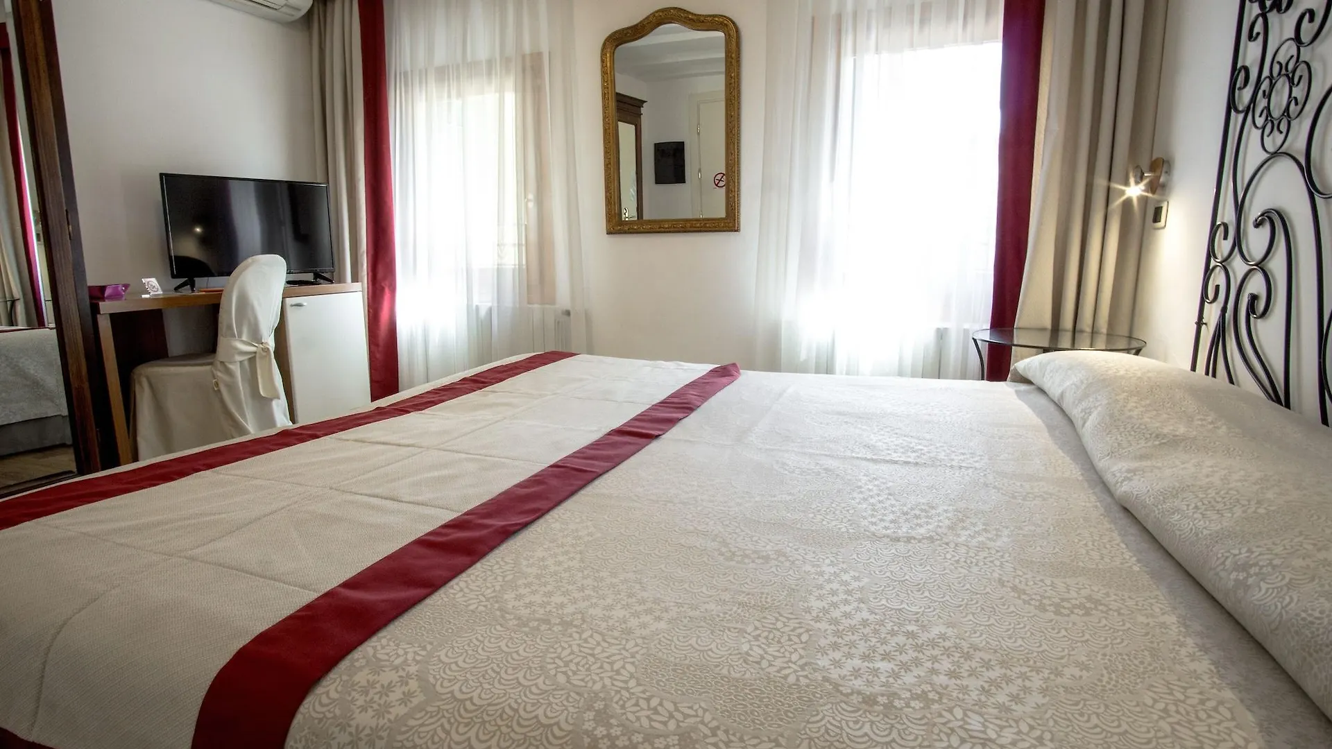 Hotel Antigo Trovatore Venezia 3*,