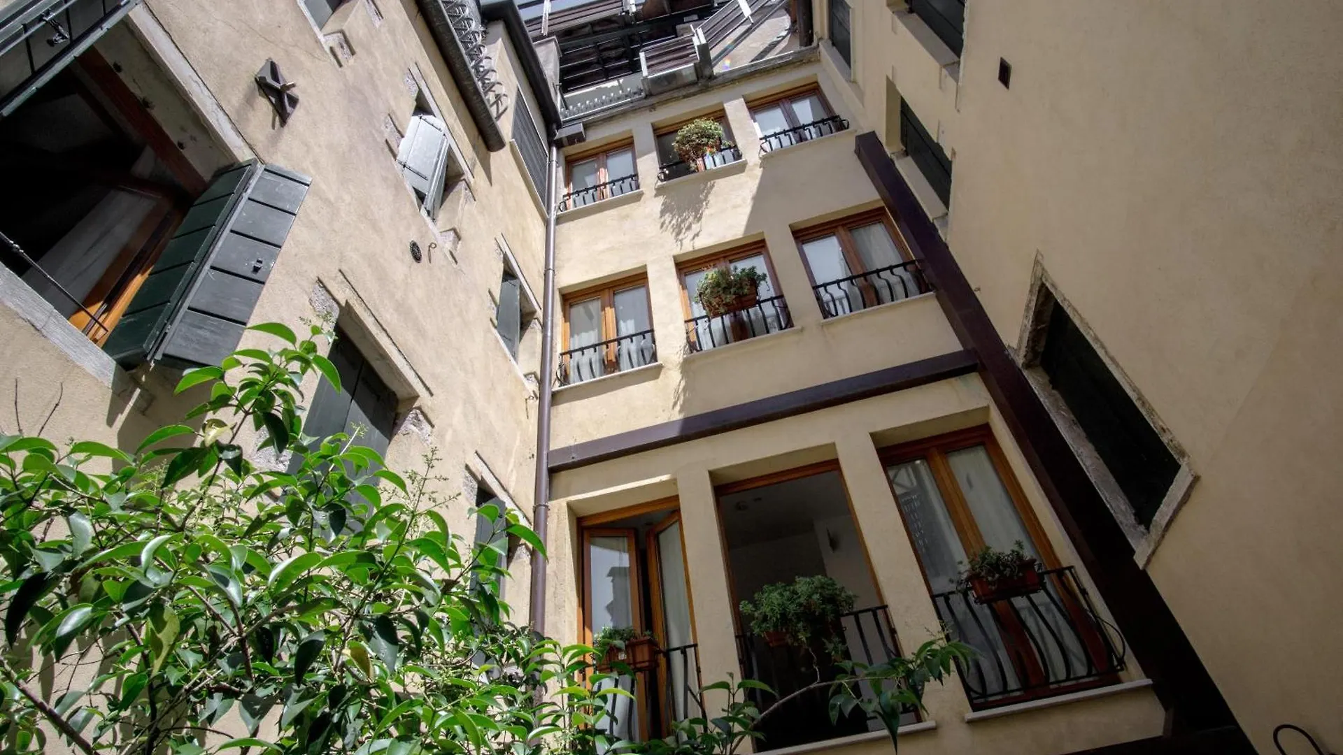 Hotel Antigo Trovatore Venezia 3*,  Italia